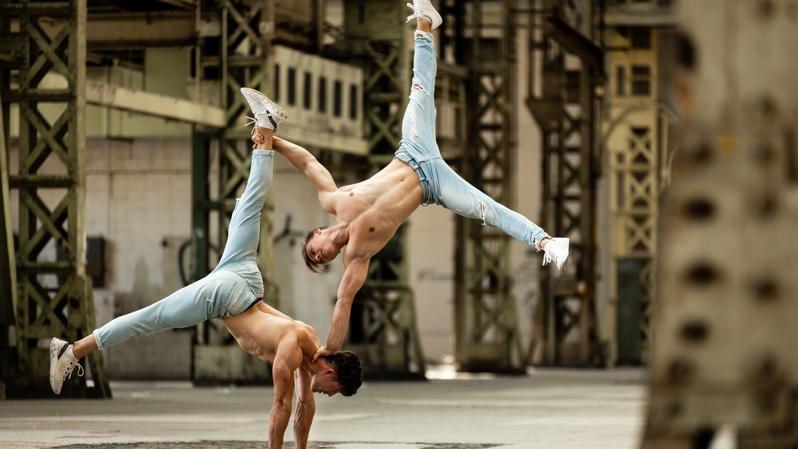 Handstand-Brothers
