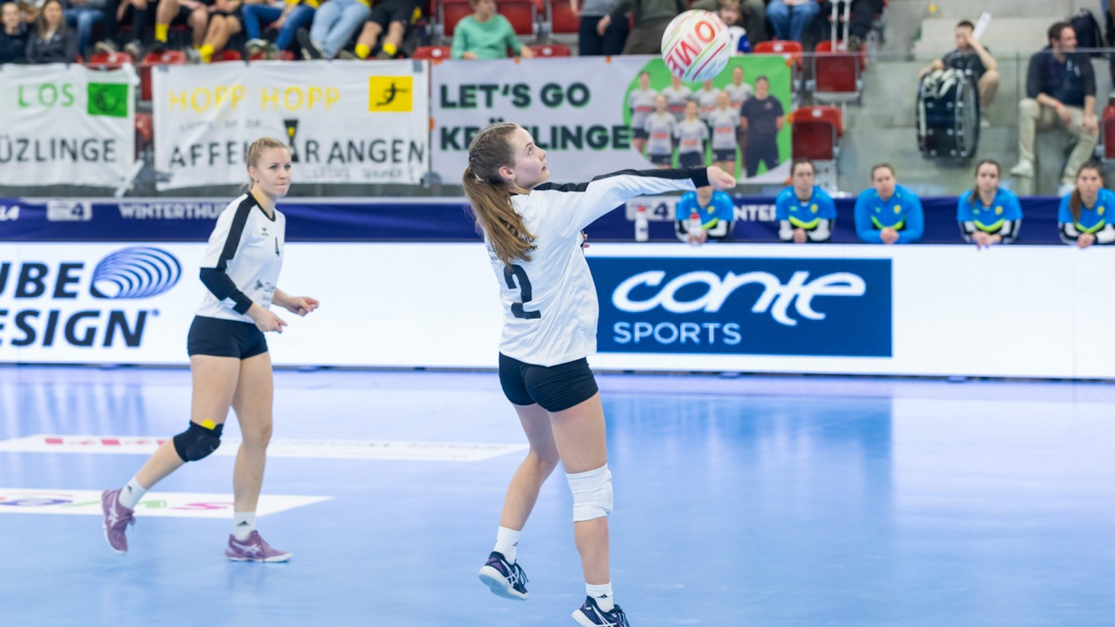 Start der Hallensaison der Faustballerinnen