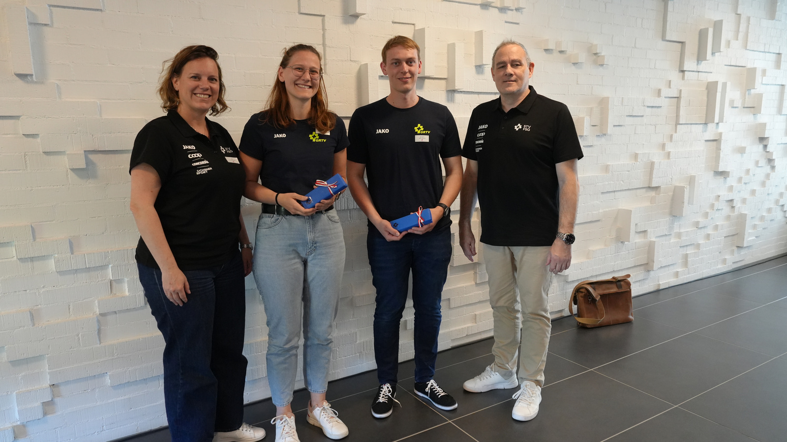 Die technischen Präsident*innen und Präsidenten mit Willkommensgeschenk