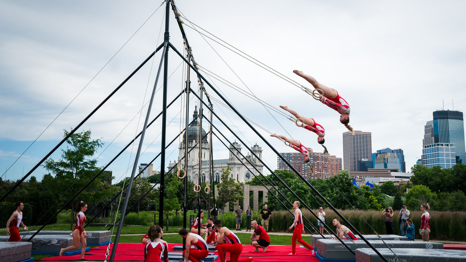 Les gymnastes aux anneaux balançants ont fait sensation aux États-Unis